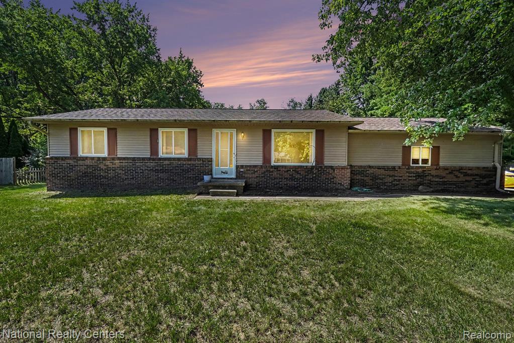 1800 Kingston Drive, Pinckney, MI 48169