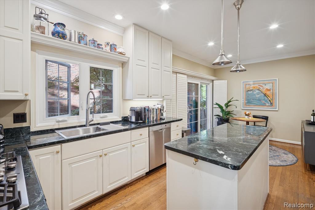 596 Henrietta Street, Birmingham, MI 48009 — Photo 22