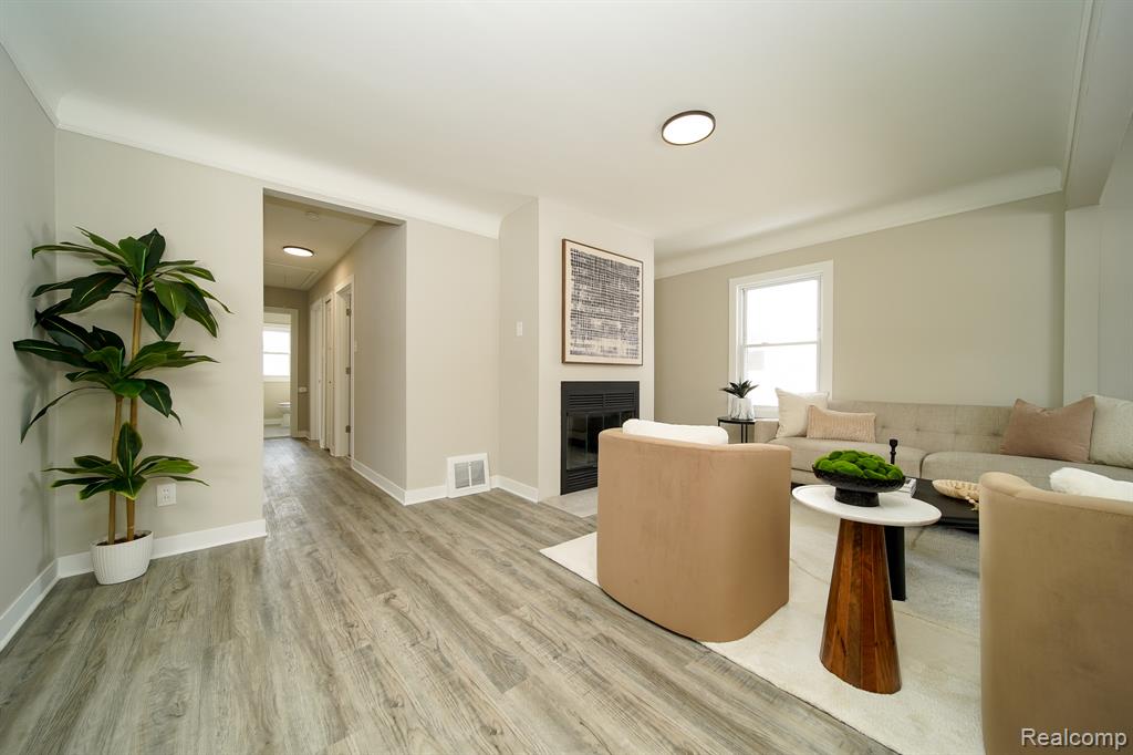 19348 Woodcrest Street, Harper Woods, MI 48225 — Photo 8