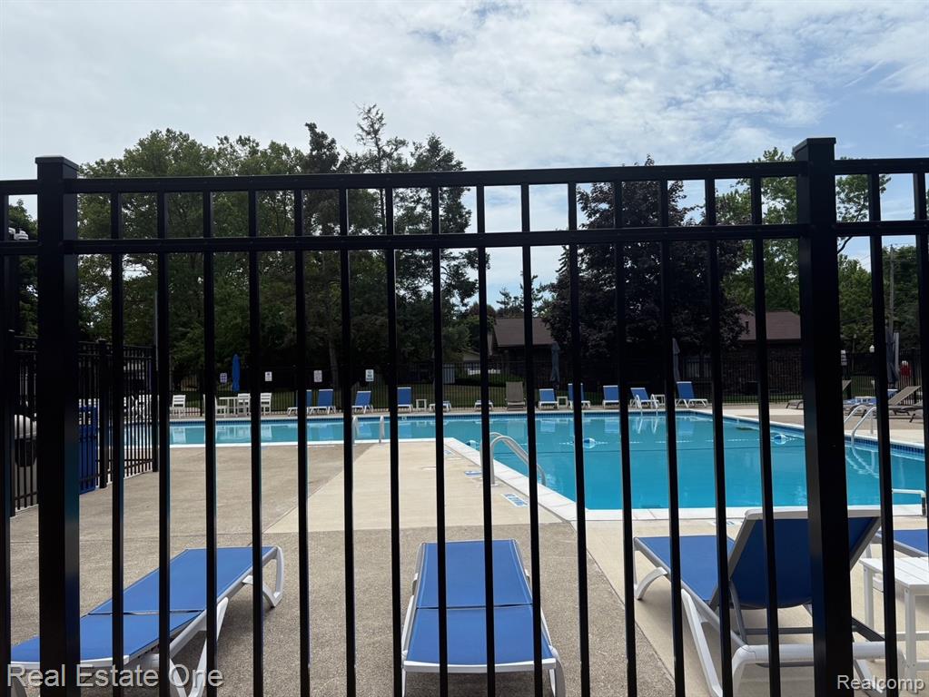 2961 Roundtree Drive, Troy, MI 48083 — Photo 9