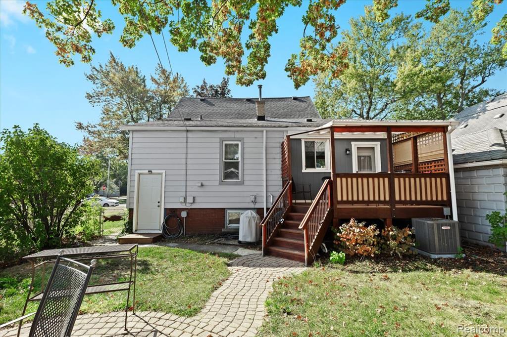 416 Plum Street, Wyandotte, MI 48192 — Photo 32