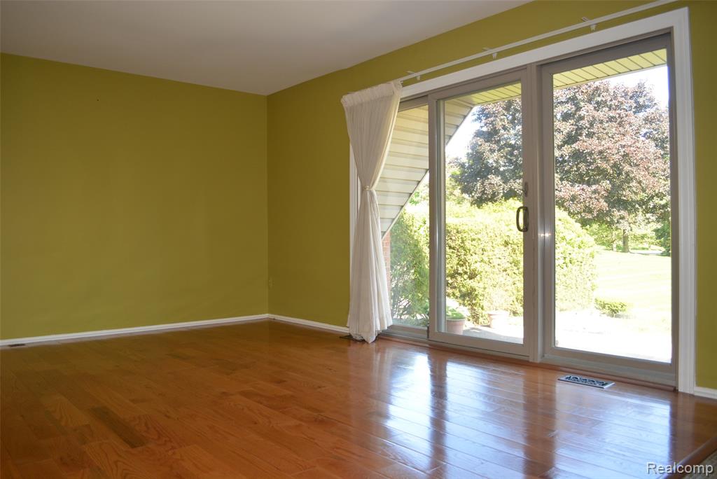 3883 OLD CREEK Road, 18, Troy, MI 48084 — Photo 20