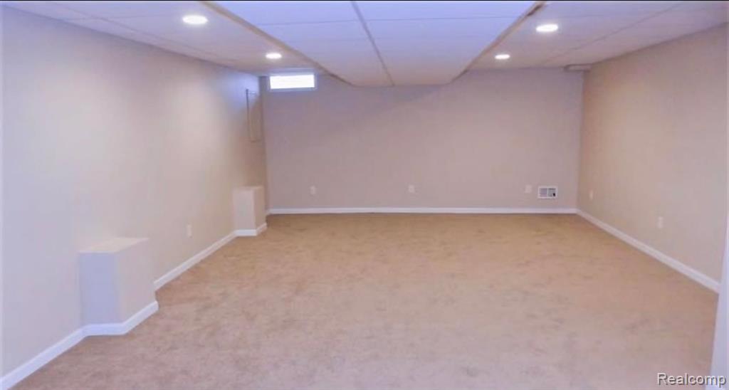 9026 Newport Way, Livonia, MI 48150 — Photo 24