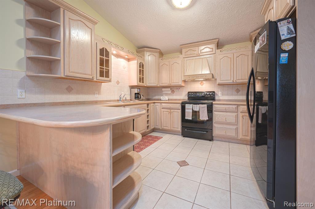 7567 Radcliffe, 55, Brighton, MI 48114 — Photo 15