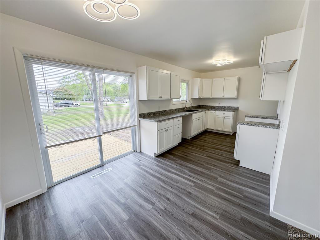 6519 Estrelle Avenue, Mount Morris, MI 48458 — Photo 8