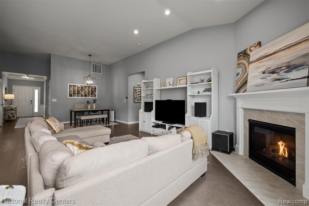 40605 Aster Court, Clinton Twp, MI 48036 — Photo 12
