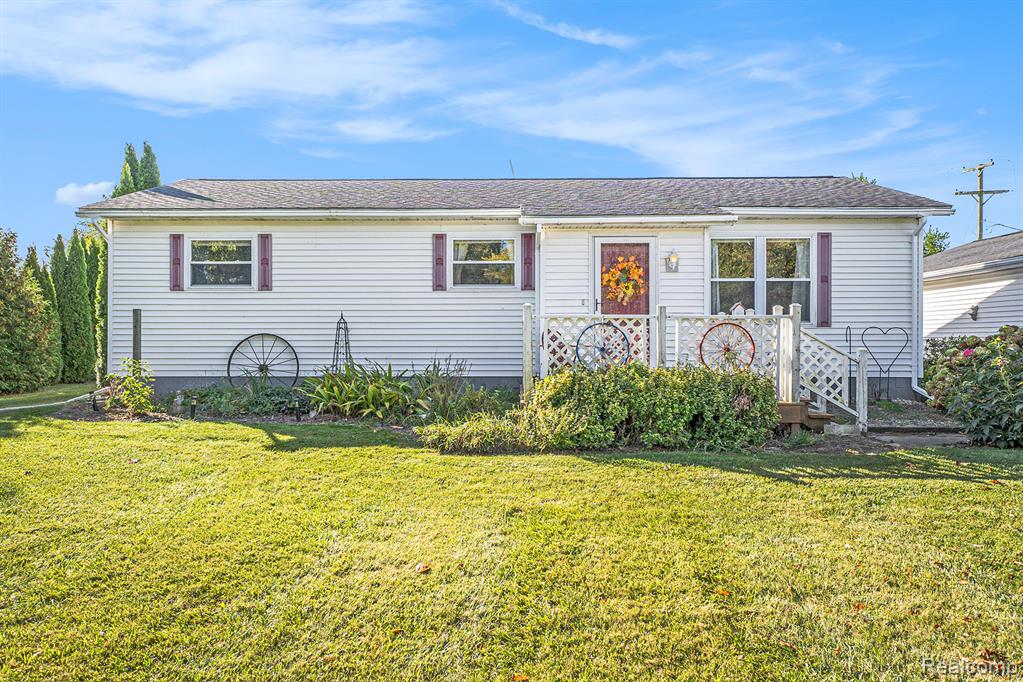 5627 Fairgrove Road, Fairgrove, MI 48733 — front exterior