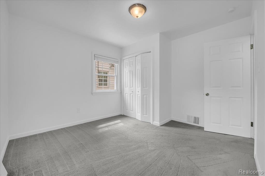 828 N Gainsborough Avenue, Royal Oak, MI 48067 — Photo 16