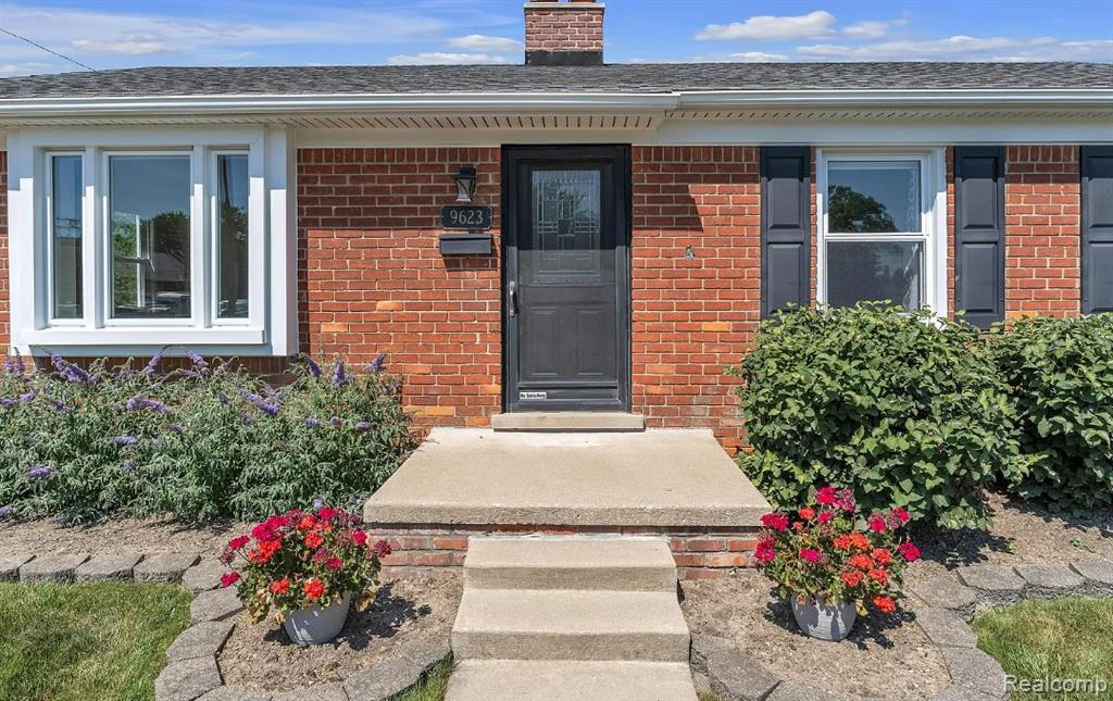 9623 Fairfield Street, Livonia, MI 48150 — Photo 4