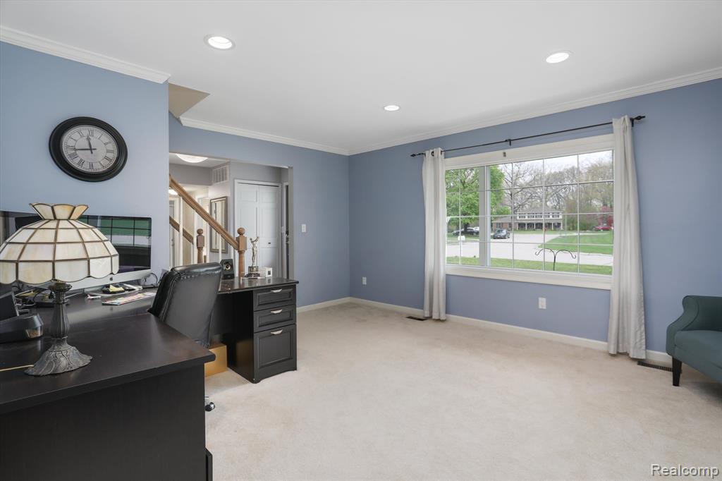 601 LAKE FOREST Road, Rochester Hills, MI 48309 — Photo 8