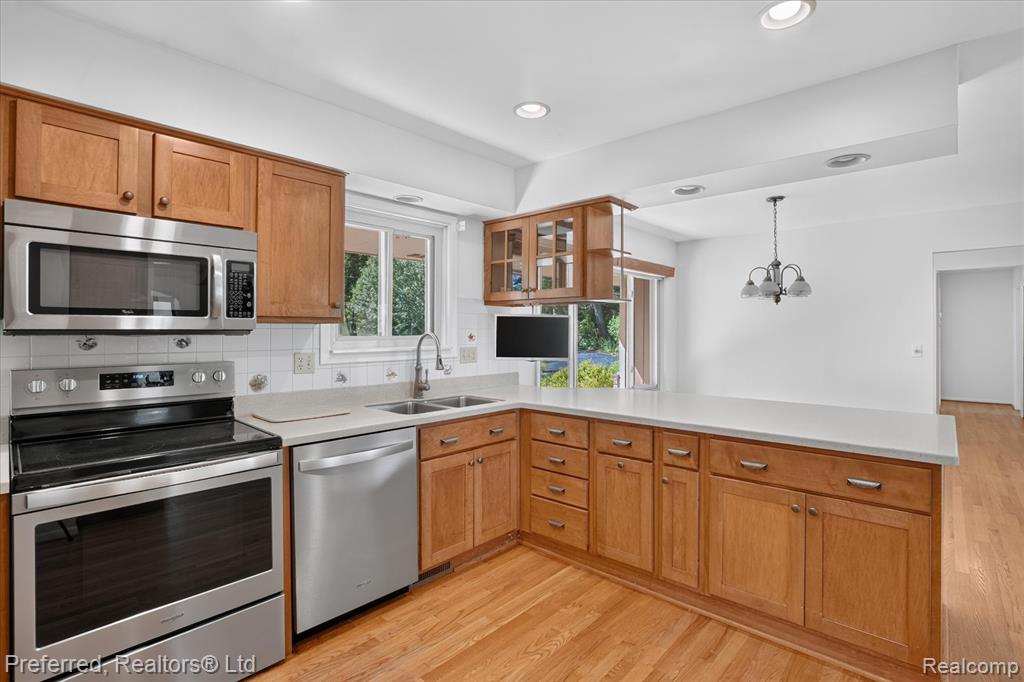5524 Lawrence Court, Pinckney, MI 48169 — Photo 16