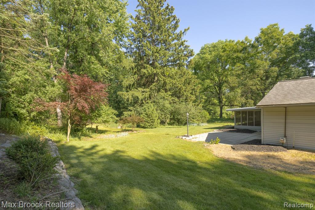 6041 EASTMOOR Road, Bloomfield Hills, MI 48301 — Photo 29