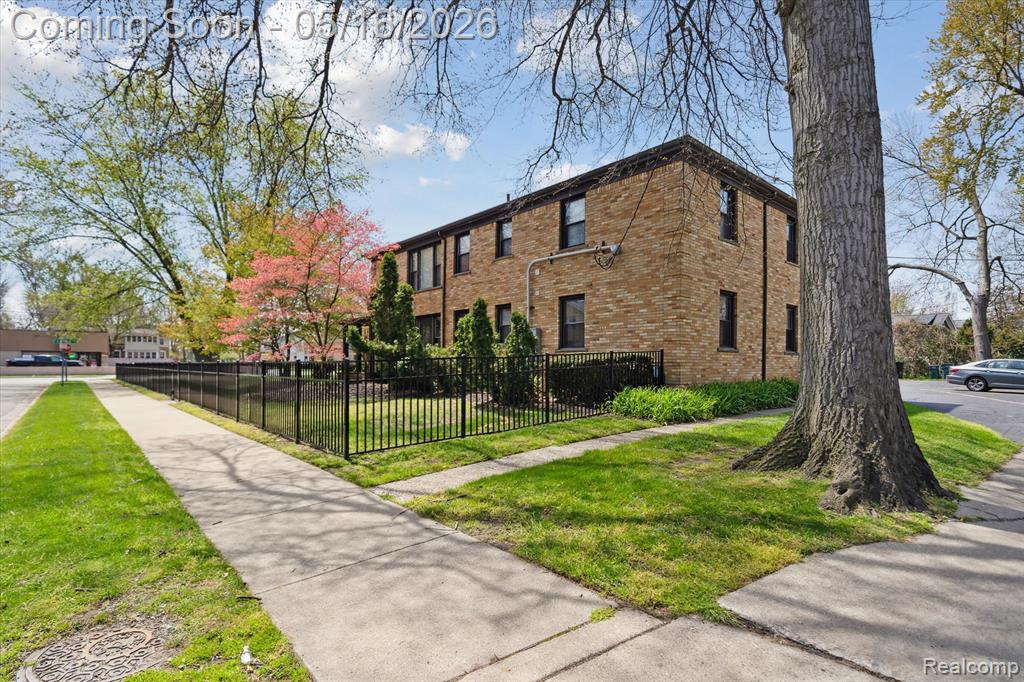 617 E Lincoln Avenue, Royal Oak, MI 48067 — Photo 4
