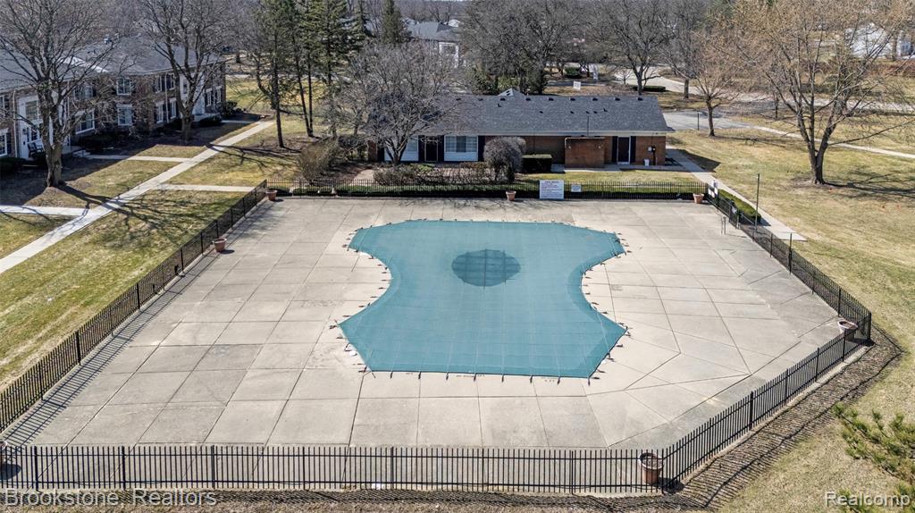 670 E Fox Hills Drive, Bloomfield Hills, MI 48304 — Photo 20