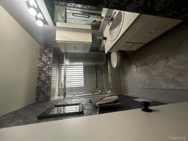 5918 N Lafayette Avenue, Dearborn Heights, MI 48127 — Photo 10