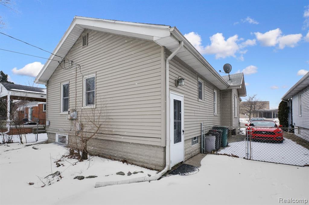 832 Pinecrest Drive E, Fenton, MI 48220 — Photo 27