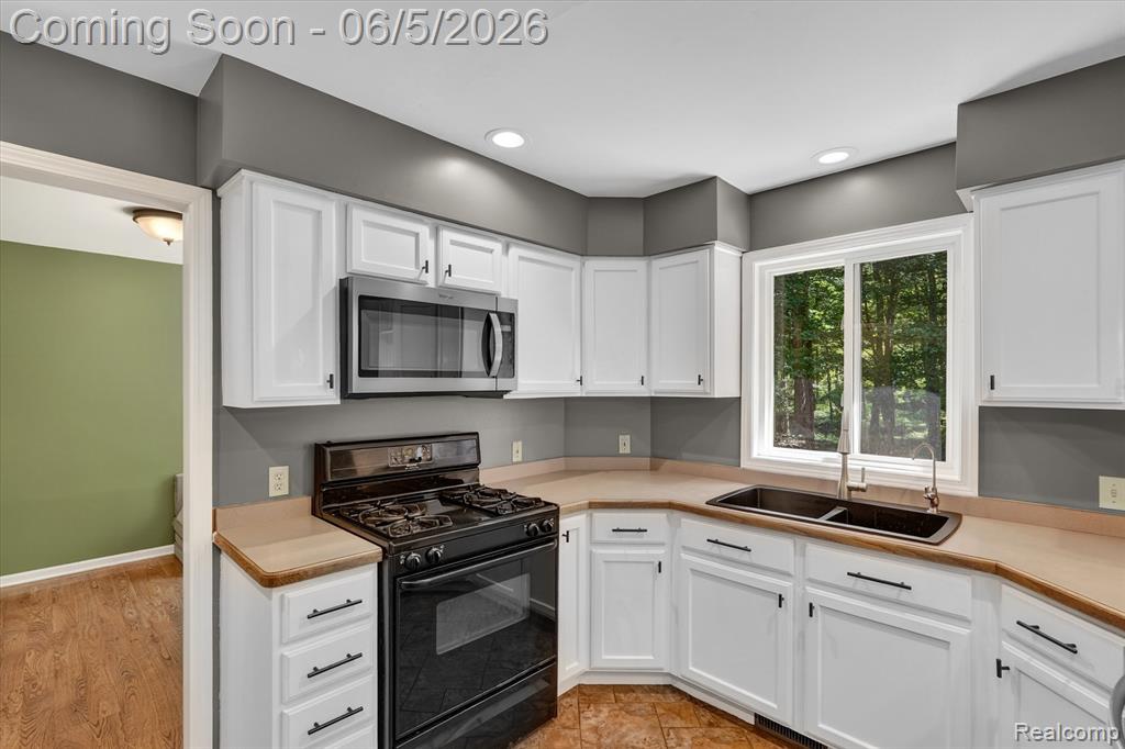 15129 Locust Grove Drive, Byron, MI 48418 — Photo 14