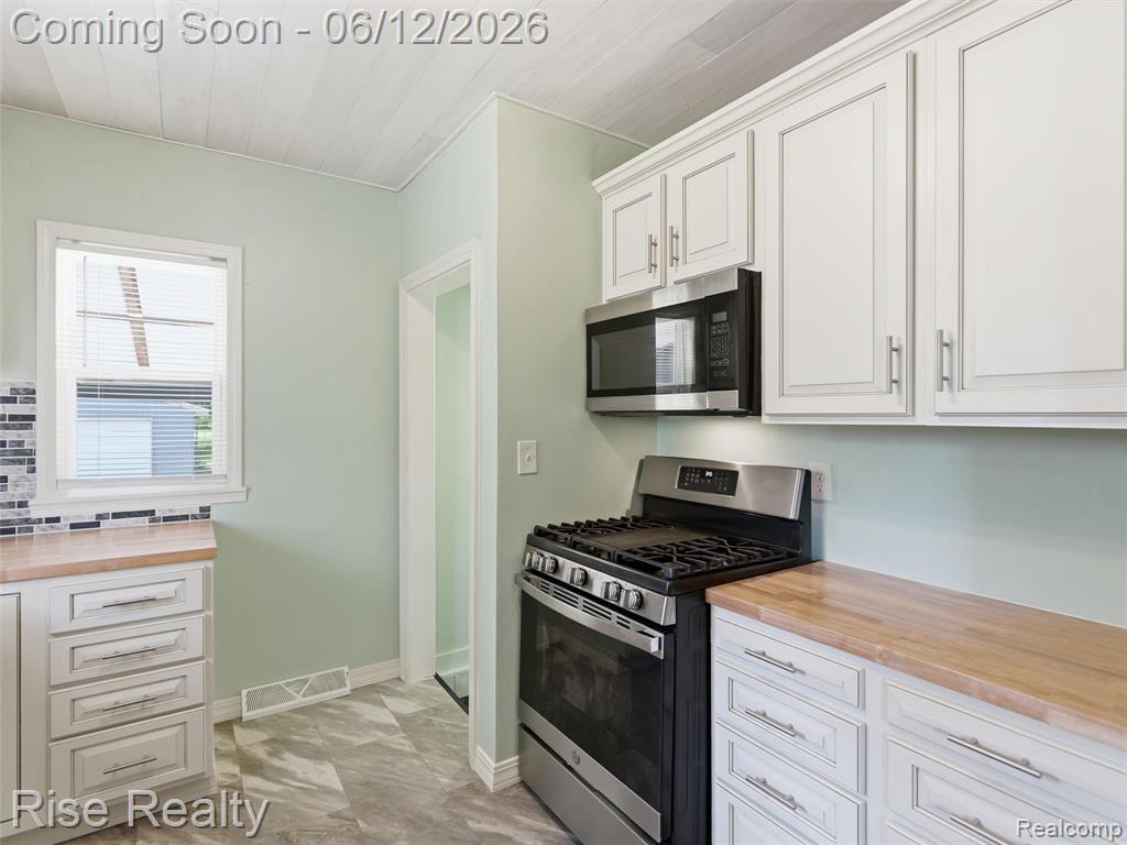 2449 N Genesee Road, Burton, MI 48509 — Photo 7