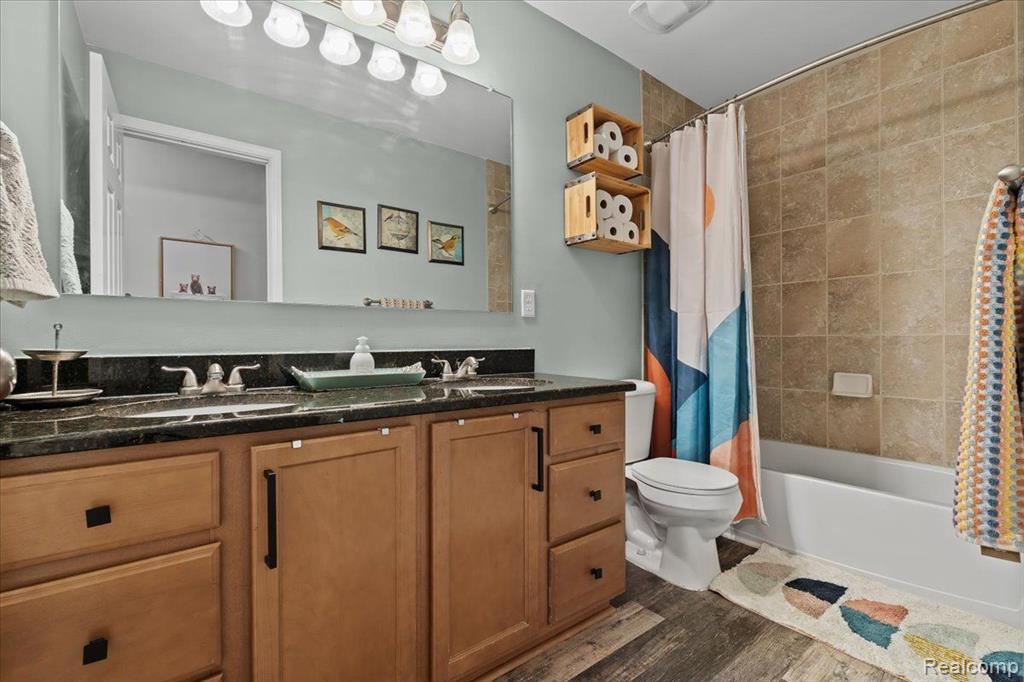 10681 BOULDERCREST Drive, South Lyon, MI 48178 — Photo 32