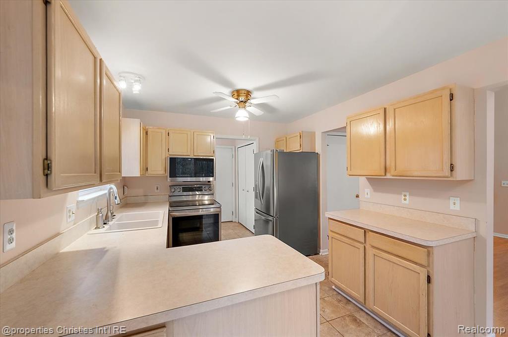 955 Rikki Ann, Wixom, MI 48393 — Photo 21