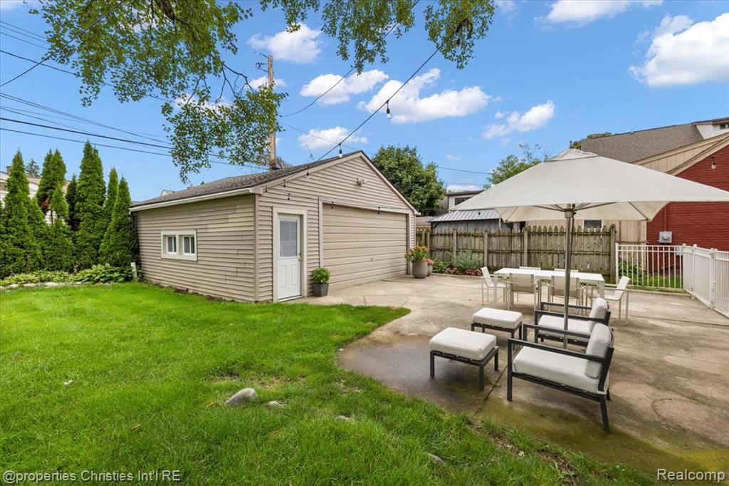 559 E Southlawn Boulevard, Birmingham, MI 48009 — Photo 30