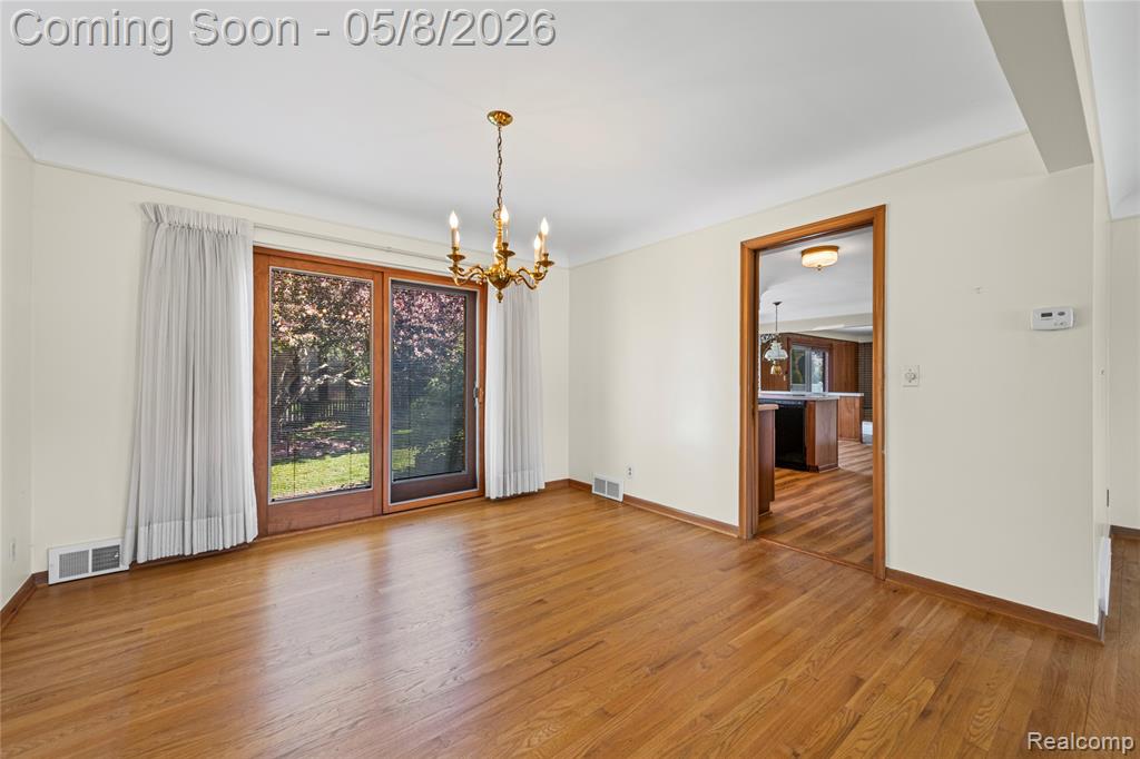 690 Briarcliff Drive, Grosse Pointe Woods, MI 48236 — Photo 13