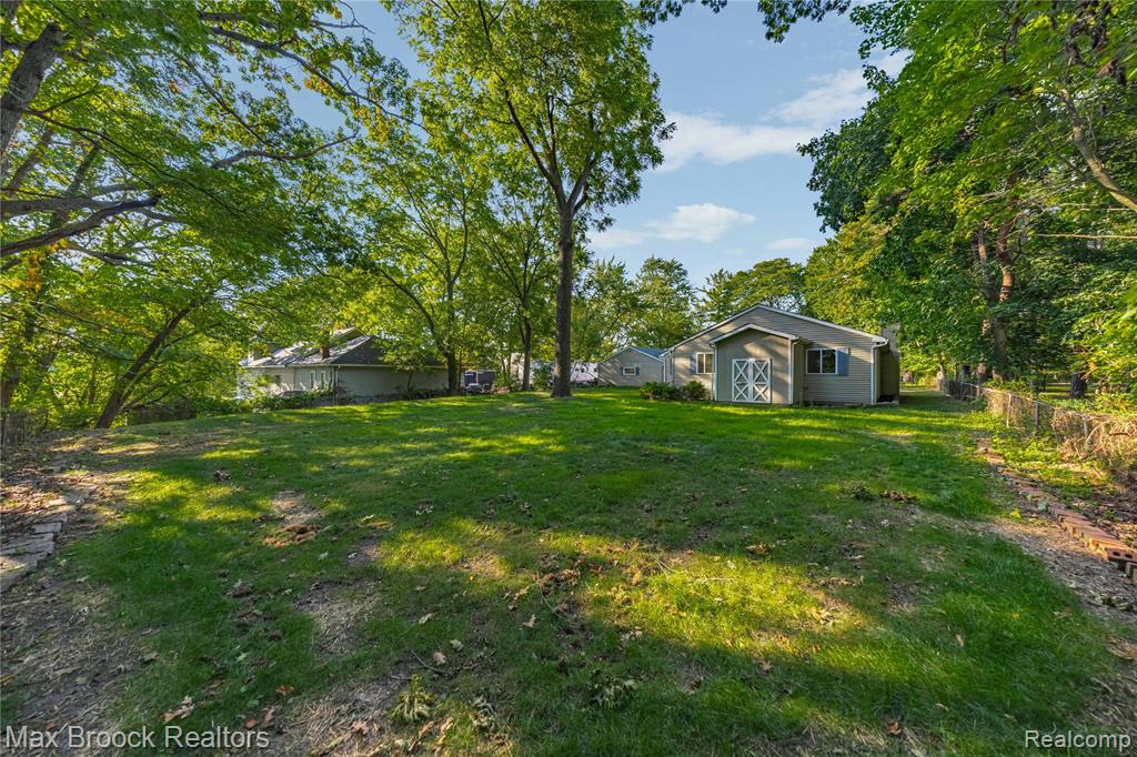 4241 S Shore Street, Waterford, MI 48328 — Photo 65