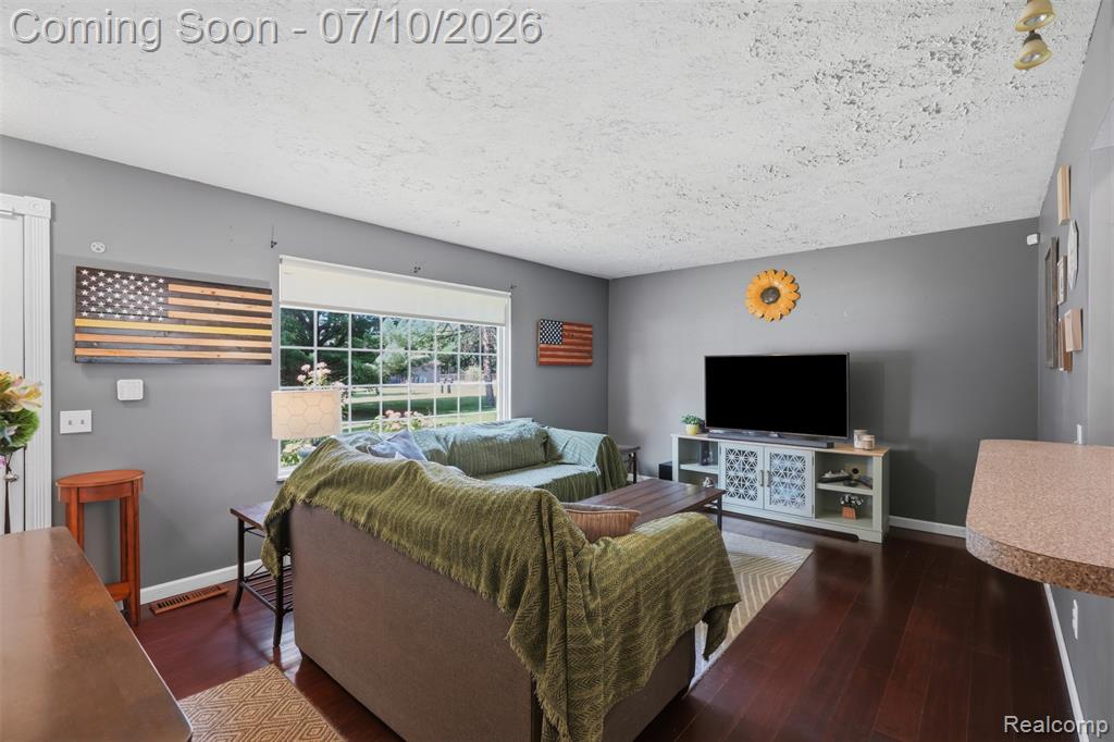7208 Banks, Waterford, MI 48327 — Photo 2