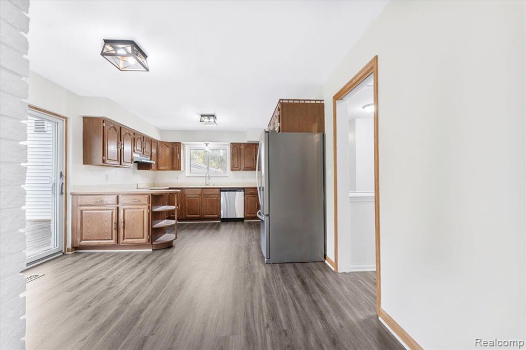 25146 Dallas Drive, Grosse Ile, MI 48138 — Photo 9
