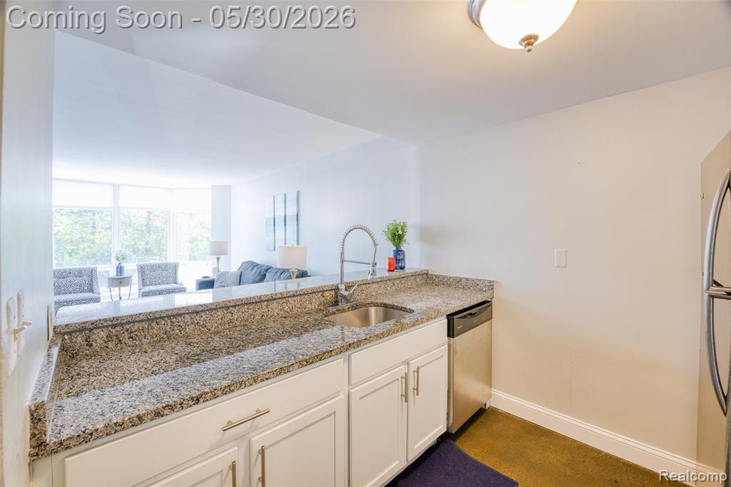250 E Harbortown Drive, 205, Detroit, MI 48207 — Photo 18