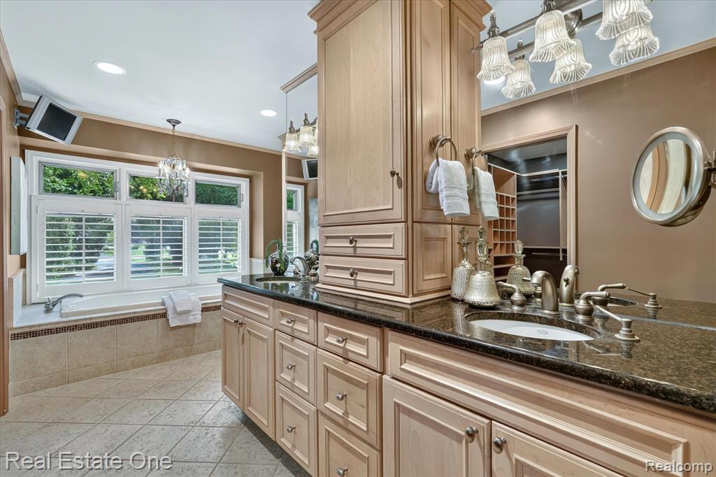 5161 Ledgewood Drive, Commerce Twp, MI 48382 — Photo 27