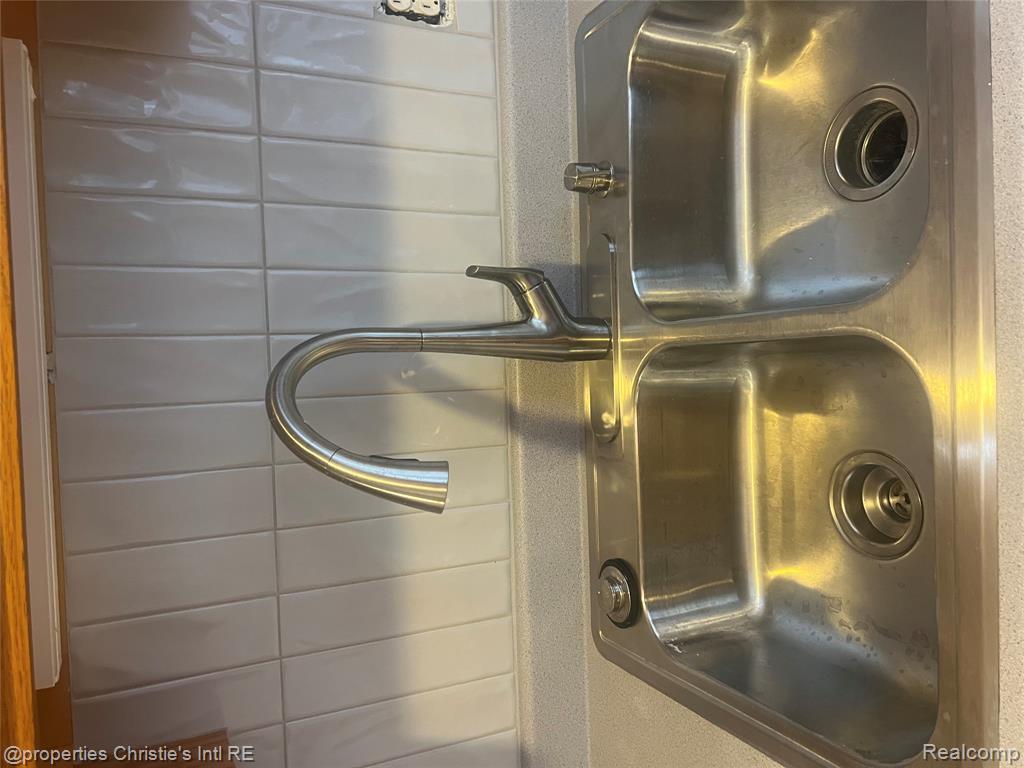 858 Nottingham Road, Grosse Pointe Park, MI 48230 — Photo 13