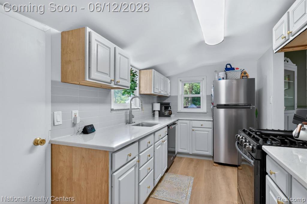 2465 Fairbury, Wixom, MI 48393 — Photo 17