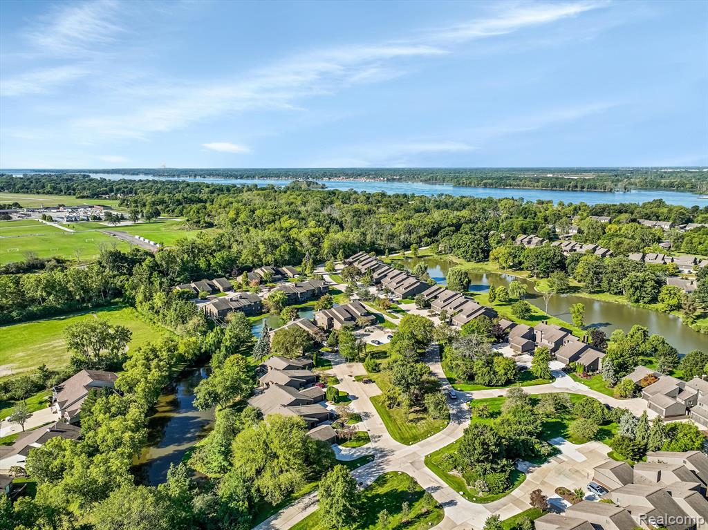9735 HAWTHORNE GLEN Drive, Grosse Ile, MI 48138 — Photo 41