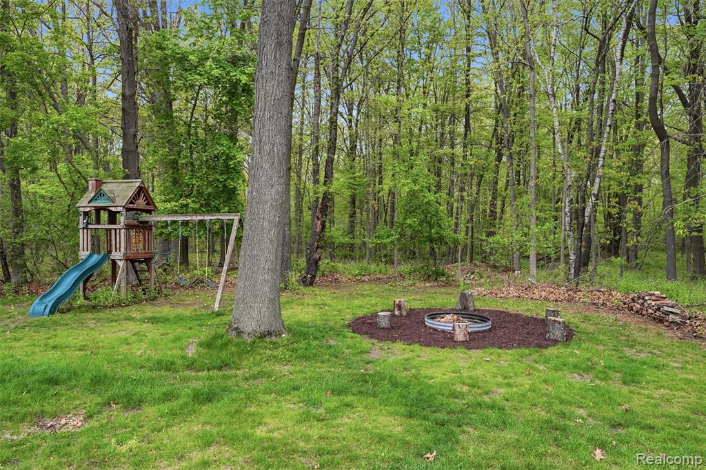 8876 Wintercove Drive, Commerce Twp, MI 48382 — Photo 9