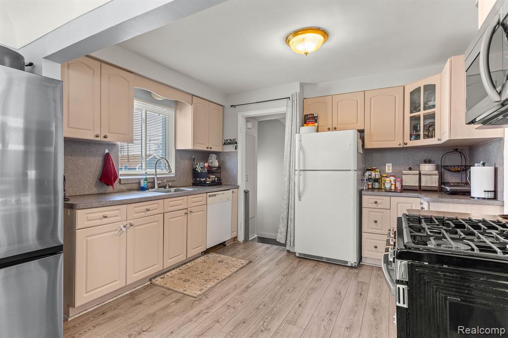 4770 ORCHARD Avenue, Dearborn, MI 48126 — Photo 9