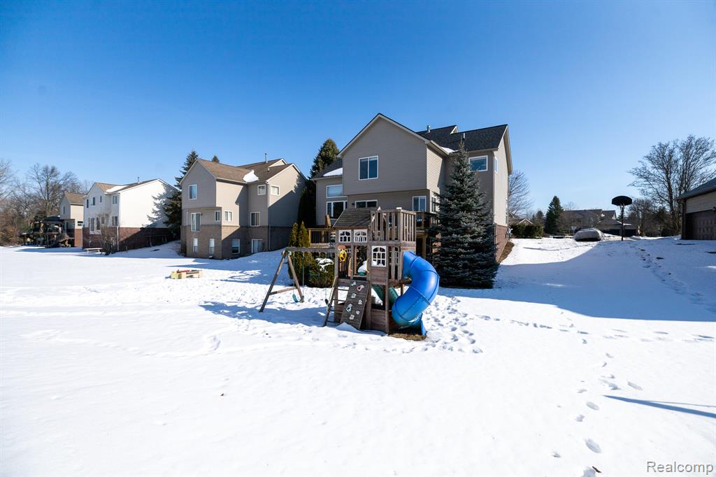 5731 Bingham Drive, Commerce Twp, MI 48382 — Photo 2