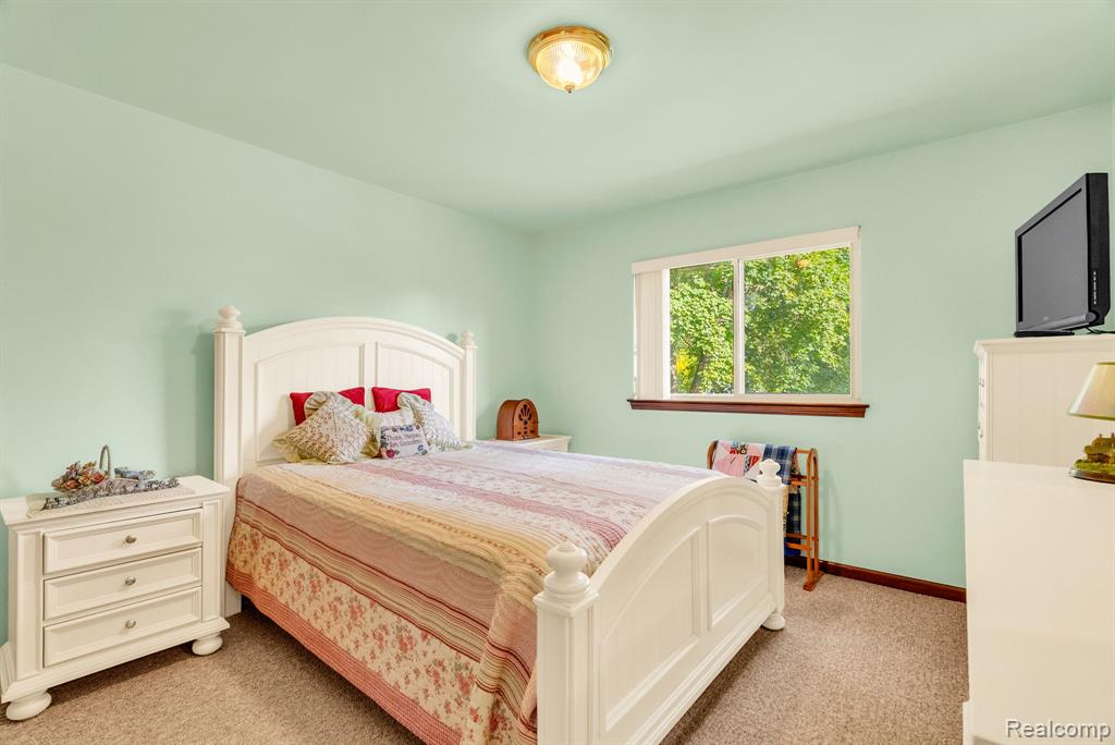 7730 Austere Drive, Waterford, MI 48329 — Photo 21