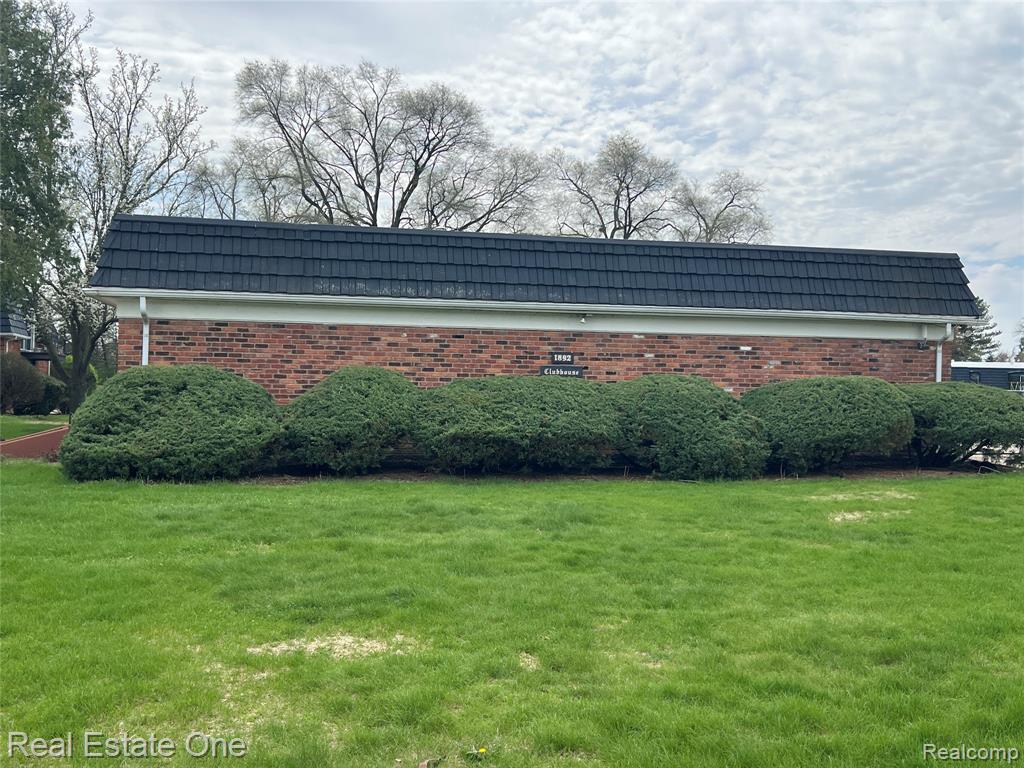 1868 Colonial Village Way, 4, Waterford, MI 48328 — Photo 32
