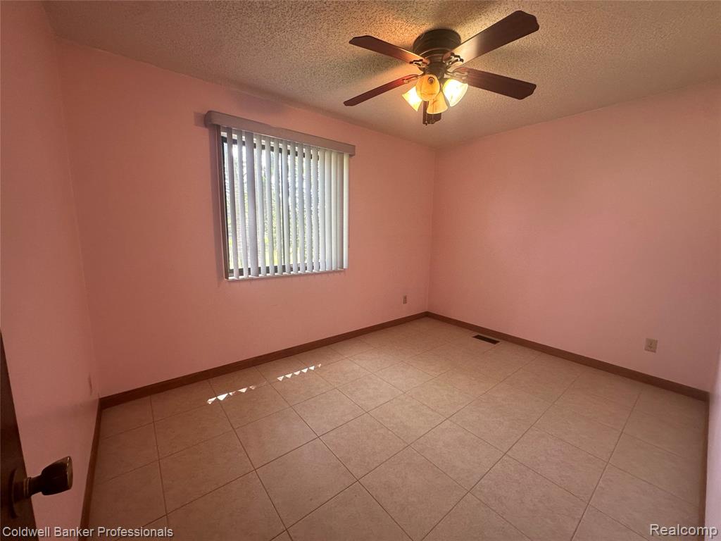 5398 Linger Lane, Lapeer, MI 48446 — Photo 15