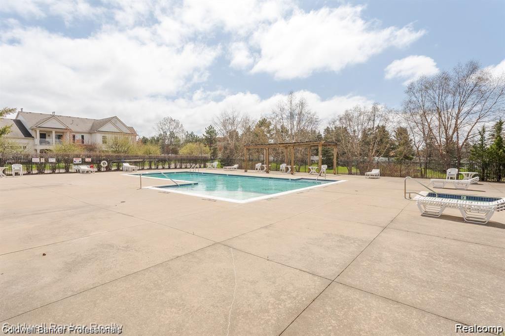 2104 Trailway Court, Commerce Twp, MI 48390 — Photo 33
