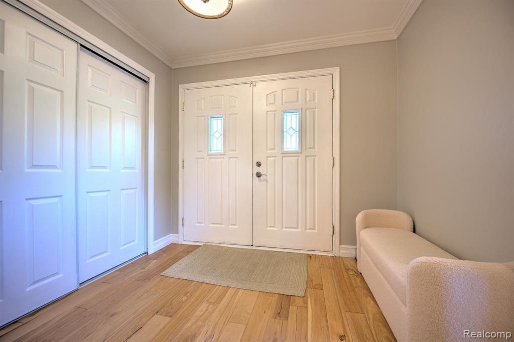 5250 Winchester Drive, Troy, MI 48085 — Photo 5