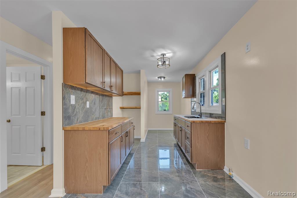 14521 SUSSEX Street, Detroit, MI 48227 — Photo 8