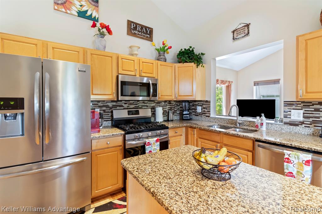 8079 THORNHILL Drive, Ypsilanti, MI 48197 — Photo 18