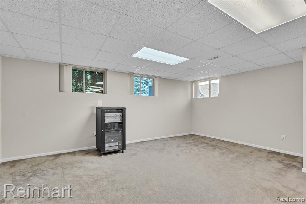 25340 VILLAGEWOOD, South Lyon, MI 48178 — Photo 35