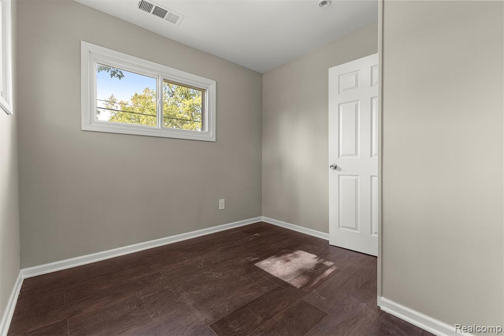 8279 Hugh Street, Westland, MI — Photo 17