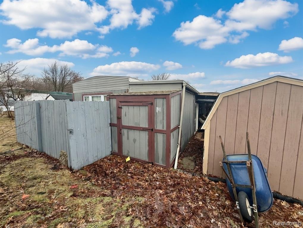 277 Glengarry Ct. W, Highland, MI — Photo 28