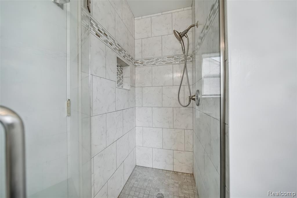 870 Huntclub Boulevard, Auburn Hills, MI 48326 — Photo 16