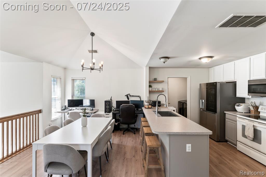 729 Amberly Dr, C, Waterford, MI 48328 — Photo 13