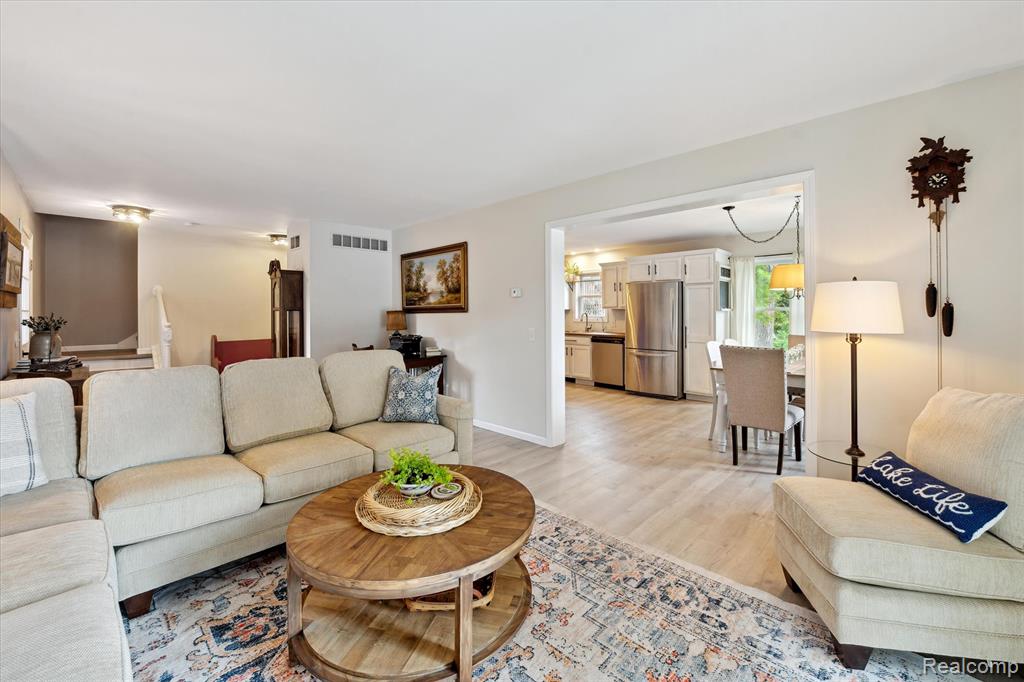 6201 Academy Drive, Brighton, MI 48116 — Photo 9